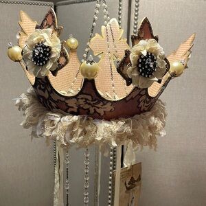 Shabby Chic “Crowndelier”